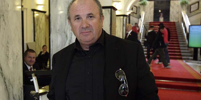 Zagreb, 170914.Nakon ljetne pauze Hrvatski sabor danas je zapoceo s radom. 14. sjednica zapocela je postavljanjem pitanja Vladi RH.Na fotografiji: u Saboru se pojavio i zastupnik Zeljko Kerum.Foto: Dragan Matic / CROPIX