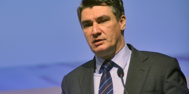 Zagreb, 260914. U Hypo centru odrzava se konferencija Dan velikih planova - kako pripremiti tvrtku za poslovanje u 2015, u organiziraciji poslovnog tjednika Lider i HUP-a. Na konferenciji je sudjelovao predsjednik Vlade Zoran Milanovic, potpredsjednik Vlade i ministar regionalnoga razvoja i fondova EU Branko Grcic te ministar financija Boris Lalovac.na fotografiji: Zoran Milanovic.Foto: Bruno Konjevic / CROPIX