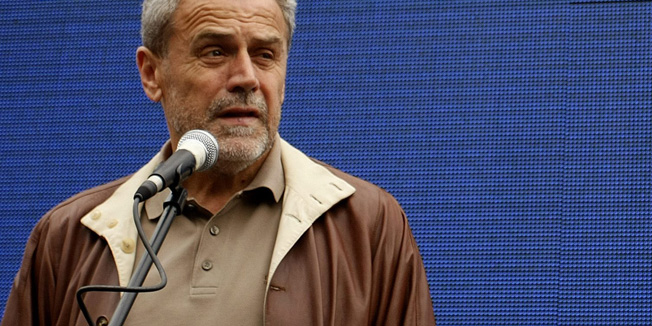 Zagreb, 270914.Trg bana Josipa Jelacica.Igraci i vodstvo kosarkaskog kluba Cibona zajedno sa gradonacelnikom Zagreba Milanom Bandicem promoviraju akciju I ja sam pomogao. Akcijom se pokusava vratiti stari sjaj kluba te potaknuti navijace na kupnju godisnjih ulaznica. Na fotografiji: Milan Bandic.Foto: Ronald Gorsic / CROPIX