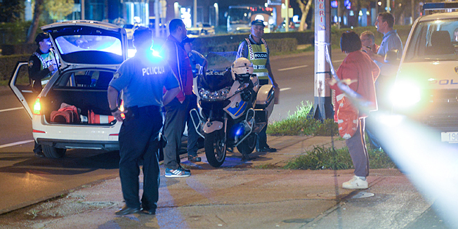 Zagreb, 280914. Krizanje Vukovarske i Olibske.Prometna nesreca u kojoj je kombi naletio na troje djece koja su prelazila zebru. Ozlijedjena djeca su prevezena u bolnice a policija vrsi ocevid.Na fotografiji: policijski ocevid.Foto: Goran Mehkek / CROPIX