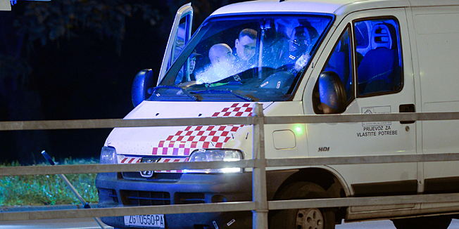 Zagreb, 280914. Krizanje Vukovarske i Olibske.Prometna nesreca u kojoj je kombi naletio na troje djece koja su prelazila zebru. Ozlijedjena djeca su prevezena u bolnice a policija vrsi ocevid.Na fotografiji: policijski ocevid.Foto: Goran Mehkek / CROPIX