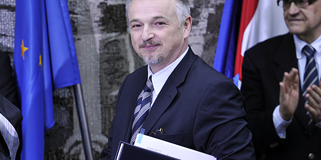 Zagreb, 300109.Ministarstvo gospodarstva, Vukovarska ulica 78.Potpredsjednik Vlade Damir Polancec i predsjednik Uprave MOL-a Zolt Hernadi potpisali su dva ugovora (o plinskom biznisu i medjusobnim odnosima), a zatim su predsjednici uprava Ine i Plinacroa potpisali ugovor o kupoprodaji skladista plina Okoli.Na fotografiji: Damir Polancec i Zolt Hernadi.Foto: Vjekoslav Skledar / CROPIX