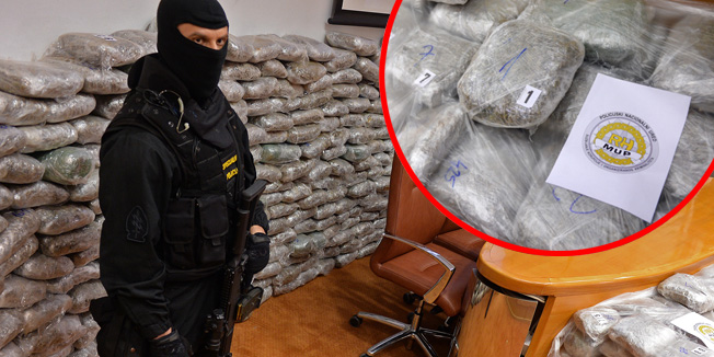 Zagreb, 050414.Ravnateljstvo policije.Ilica.Press konferencija u ravnateljstvu policije koja je ovih dana zaplijenila 800 kilograma marihuane.Na fotografiji: Specijalci osiguravaju veliku kolicinu marihuane.Foto: Goran Mehkek / CROIX