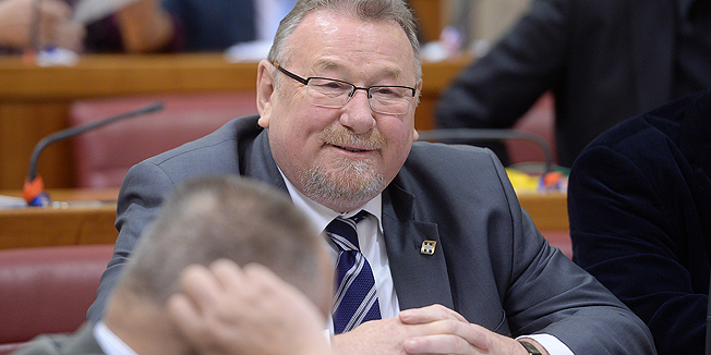 Zagreb, 110414.Markov trg.Sabor.Nastavak sjednice Sabora na kojoj zastupnici glasuju za predlozene tocke dnevnog reda.Na fotografiji: Vladimir Seks.Foto: Goran Mehkek / CROPIX