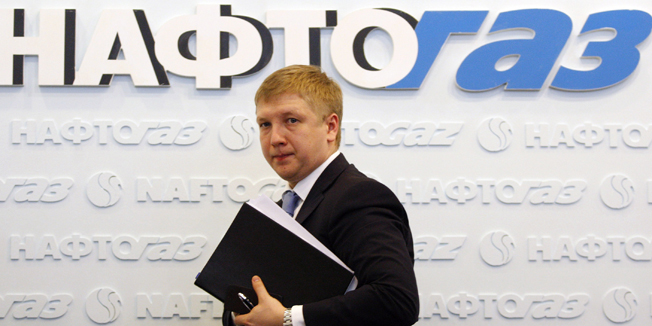 Newly appointed head of the Ukrainian Naftogaz state oil and gas firm Andriy Kobolev walks in front of the company's log before a press conference in Kiev on April 1, 2014. Russian energy giant Gazprom on Tuesday announced it was raising the price of gas exports to Ukraine by more than a third, scrapping a previous discount amid mounting strains between the two countries. AFP PHOTO / YURIY KIRNICHNY