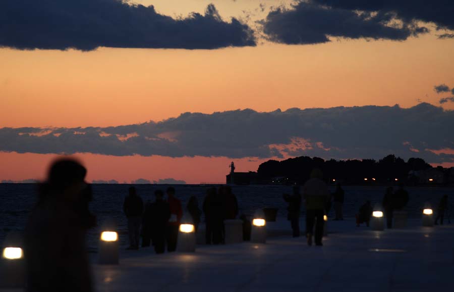Zadar, 160414. Promjenjive meteoroloske prilike prouzrokovale su spektakularni zalazak suncaFoto: Jure Miskovic / CROPIX 