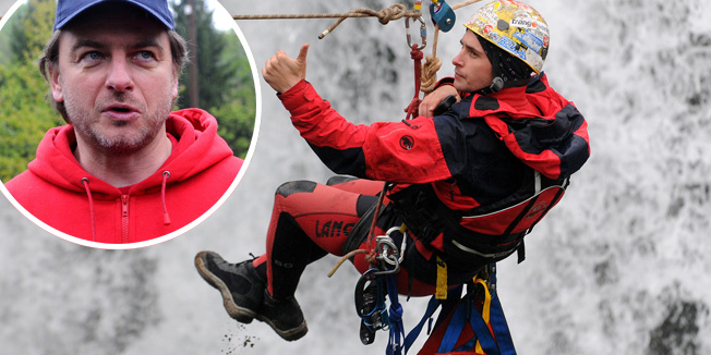 Slunj, 170414.Ministar turizma Darko Lorenci pratio je vjezbu spasavanja HGSS-a koju su pripadnici HGSS-a izveli u kanjonu u Rastokama kod Slunja. Ministarstvo turizma svake godine za HGSS izdvaja milijun kuna, a ova vjezba spasavanja dio je posljednjih priprema za pocetak turisticke sezone.Na fotografiji: Vjezba spasavanja HGSS-a.Foto: Robert Fajt / CROPIX
