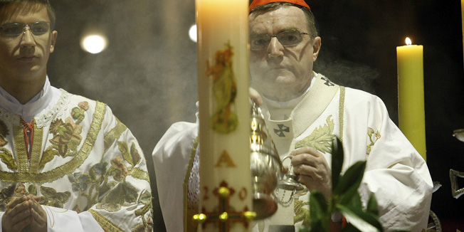 Zagreb, 200414.Zagrebacka katedrala.Kardinal Bozanic predvodio je svecano uskrsno euharistisko slavlje u zagrebackoj katedrali.Na fotografiji: Josip Bozanic.Snimio: Tomislav Kristo / CROPIX