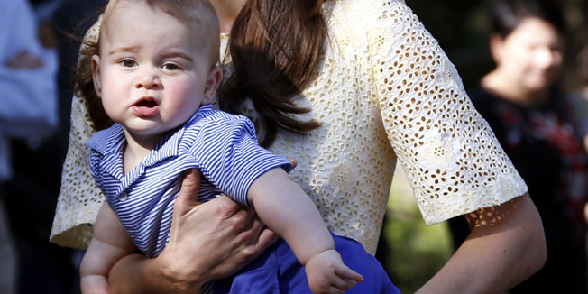 Catherine, the Duchess of Cambridge (R), carries her son Prince George as she and her husband, Britain's Prince William (not pictured), walk towards the enclosure for an Australian animal called a Bilby, which was named after the young Prince, during a visit to Sydney's Taronga Zoo on April 20, 2014. Britain's Prince William, his wife Kate and their son Prince George are on a three-week tour of New Zealand and Australia.    AFP PHOTO / POOL / David Gray