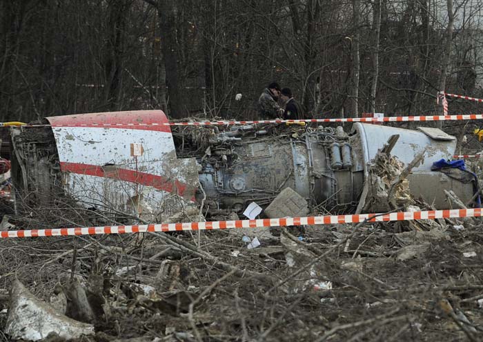 (FILES) Russian rescuers inspect on April 11, 2010 the wreckage of a Polish government Tupolev Tu-154 aircraft which crashed on April 10 near Smolensk airport.   Poland rejects the draft findings of a Russian probe into the April plane crash that killed its president Lech Kaczynski, Prime Minister Donald Tusk was quoted as saying on December 17, 2010 by the PAP news agencyAFP PHOTO / NATALIA KOLESNIKOVA