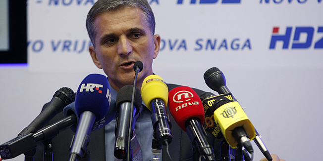 Zagreb,040314.Trg zrtava fasizma, HDZ.Hrvatska demokratska zajednica odrzala je konferenciju za novinare o neprimjerenim reakcijama vladajucih na negativnu prognozu MMF-a, pad BDP-a i rast nezaposlenosti. O tim temama govorio je akademik Zeljko Reiner, podpredsjednik Hrvatskog sabora, Goran Maric saborski zastupnik i predsjednik HDZ-ova Odbora za financije te Gjuro Njavro, clan HDZ-ova gospodarskog tima.Na fotografiji: Goran Maric.Foto: Ranko Suvar / CROPIX.