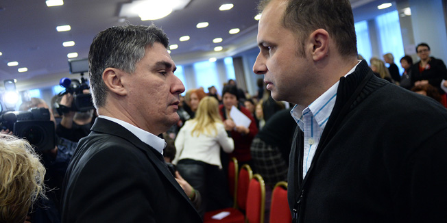 Zagreb, 291114. Hotel Panorama Zagreb. Trg Kresimira Cosica 9.Socijaldemokratski forum zena (SDFZ) odrzao je 14. izbornu skupstinu, kojoj se pridruzio i predsjednik SDP-a, premijer Zoran Milanovic. Na Izbornoj skupstini okupile su se predstavnice svih organizacija SDFZ-a, clanice SDP-a, SDFZ-a koje obnasaju neke od funkcija u stranci ili Vladi te saborske zastupnice, ministri u Vladi te ostali gosti.Na fotografiji: Zoran Milanovic i Sinisa Hajdas Doncic.Foto: Goran Mehkek / CROPIX