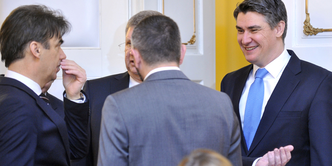 Zagreb, 120315.Redovita sjednica Vlade RH sa temom pojeftinjenja plina, prodaje drzavnih stanova i osobnom bankrotu.Na fotografiji: Branko Grcic, Miranko Mrsic i Zoran Milanovic.Foto: Bruno Konjevic / CROPIX