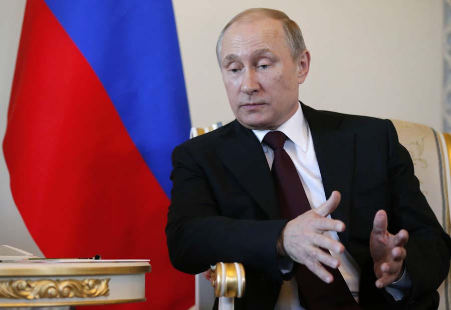 Russian President Vladimir Putin gestures as he meets with his Kyrgyz counterpart in Saint Petersburg on March 16, 2015. AFP PHOTO / POOL / ANATOLY MALTSEV