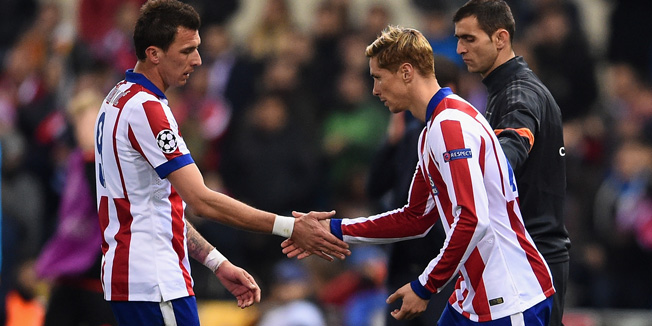 MADRID, SPAIN - MARCH 17:  Fernando Torres of Atletico Madrid replaces Mario Mandzukic of Atletico Madrid during the UEFA Champions League round of 16 match between Club Atletico de Madrid and Bayer 04 Leverkusen at Vicente Calderon Stadium on March 17, 2015 in Madrid, Spain.  (Photo by Dennis Grombkowski/Bongarts/Getty Images)