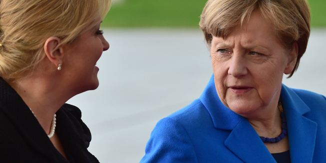German Chancellor Angela Merkel (R) welcomes Croatian President Kolinda Grabar-Kitarovic in front of the Chancellery in Berlin on March 17, 2015.       AFP PHOTO / ODD ANDERSEN