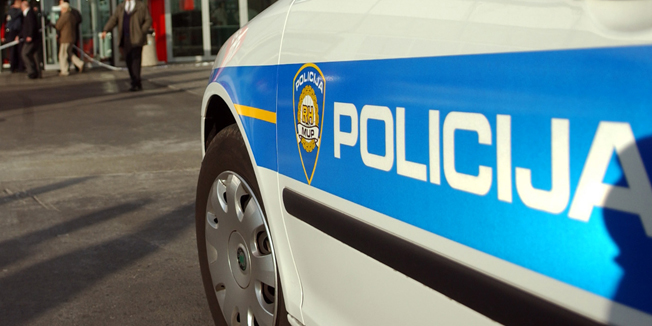   zagreb 161106sokol maric blindirano vozilo  pokusaj pljacke policija ocevid shoping  city one intersparfoto: srdan vrancic-desk--zag-                                