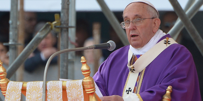 Pope Francis speaks during a mass at the Piazza del Plebiscito on March 21, 2015 in Naples. Up to 800,000 people were expected to turn out throughout the day in the southern Italian city to greet the Argentine pontiff, who last year declared war on organised crime by 