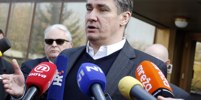 Kutina, 230315.Petrokemija.Predsjednik Vlade RH Zoran Milanovic posjetio je tvrtku Petrokemija d.d. tvornica gnojiva Kutina. Uz predsjednika Vlade u obilazak Petrokemije stigao je i ministar gospodarstva Ivan Vrdoljak.Na fotografiji: Zoran Milanovic.Foto: Marko Todorov / CROPIX