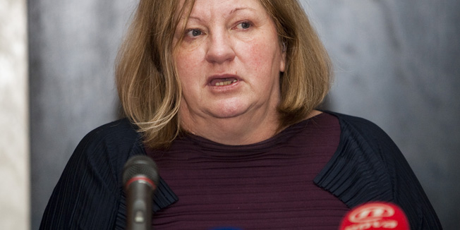 Osijek, 240114.Ministrica kulture Andrea Zlatar Violic odrzala je sastanak sa gradonacelnikom Osijeka Ivicom Vrkicem i Vladimirom Sisljagicem zupanom osjecko-baranjskim zbog krize koja u osjeckom HNK-u traje vise od mjesec dana.Osjecki HNK se nalazi u krizi jer se osnivaci i financijeri kazalista Grad Osijek i Zupanija osjecko-baranjska nemogu dogovoriti oko imenovanja intendanta.Zbog nemgucnosti dogovora oko izbora intendanta ministrica Andrea Zlatar Violic je odlucila ici u izmjene zakona po kojemu ce ubuduce prvog covjeka kazalista postavljati upravo ministrica kulture.Na fotografiji: ministrica kulture Andrea Zlatar Violic.Foto: Vlado Kos / Cropix