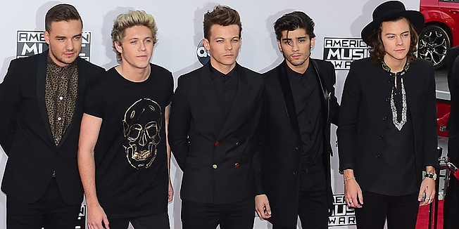 (FILES) (L-R) In this file picture taken on November 23, 2014, Liam Payne, Niall Horan, Louis Tomlinson, Zayn Malik, and Harry Styles of the musical group One Direction attend the 2014 American Music Awards at Nokia Theatre L.A. Live in Los Angeles, California. British pop phenomenon One Direction paid a cash bond to the Philippines on March 19, 2015, that was imposed because of drug concerns, allowing them to play two concerts this weekend, the immigration bureau said. AFP PHOTO / FILES / FREDERIC J. BROWN
