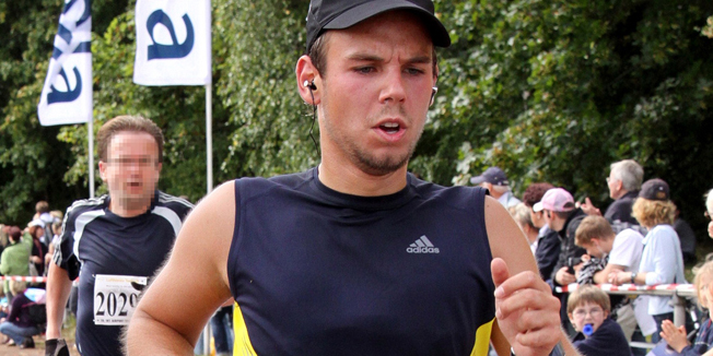 Picture released on March 27, 2015 shows the co-pilot of Germanwings flight 4U9525 Andreas Lubitz taking part in the Airport Hamburg 10-mile run on September 13, 2009 in Hamburg, northern Germany. long flying enthusiast with no apparent psychological problems or terrorist links. into the French Alps, killing all 150 aboard, hid a serious illness from the airline, prosecutors said Friday amid reports he was severely depressed.  AFP PHOTO / FOTO TEAM MUELLER     ALTERNATIVE CROP RESTRICTED TO EDITORIAL USE - MANDATORY CREDIT 