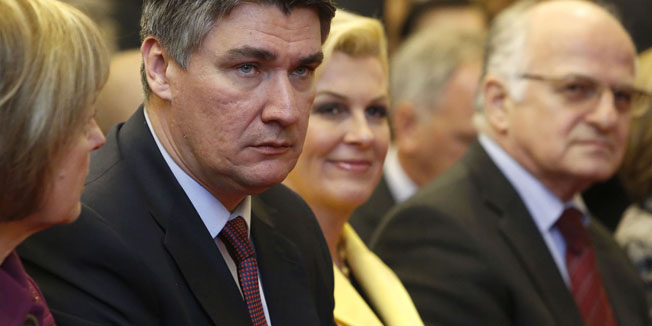 Zagreb, 080415.Sabor, Trg svetog Marka.Povodom Svjetskog dana Roma u Hrvatskom saboru odrzana je svecanost pod pokroviteljstvom predsjednika Sabora Josipa Leke. Na fotografiji: premijer Zeljko Milanovic i predsjednica Kolinda Grabar Kitarovic.Foto: Damjan Tadic / CROPIX