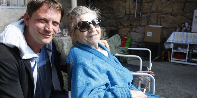 Knin, 031014.U zaseoku Dzepine pokraj Knina snima se igrani film Zvizdan, redatelja Dalibora Matanica. Na fotografiji: Dalibor Matanic i glumica Mira Banjac.Foto: Duje Klaric / CROPIX