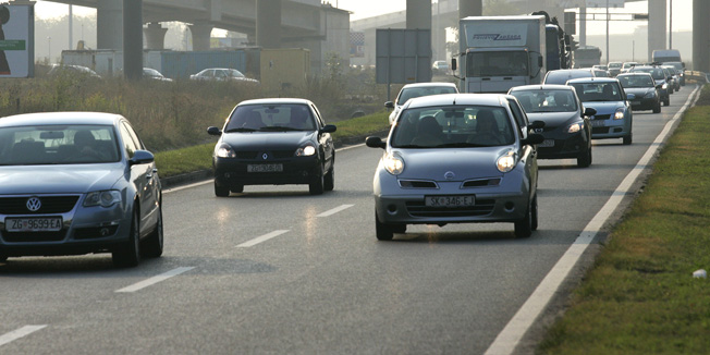 Buzin, 270911.Velikogoricka cesta.Na velikogorickoj cesti ujutro se stvaraju guzve zbog veceg broja vozila koja se krecu u smjeru Buzina, te kod nove petlje u smjeru Zagreba.Foto: Tomislav Kristo / CROPIX