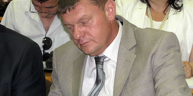 Sisak 080713.Na sjednici Zupanijske skupstine Sisacko-moslavcke zupanije vijecnica Marijana Petir upitala je dozupana Bogdana Boru Rkmana je su li tocne tvrdnje iz medija da je bio ratni huskac, da je kao novinar vojnog lista Vojska krajine velicao srpske vojnike i prijetio napadima na Zagreb, Karlovac. Rkman nijee odgovorio na skupstini, ali ni je zelio odgovoriti niti na pitanje novinara o toj temi. Na slici: dozupan Sisacko-moslavacke zupanije Bogdan Boro Rkman.Foto: Mate Piskor                                   