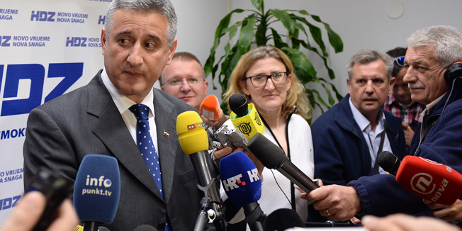 Zagreb, 060514.Sredisnjica HDZ-a, Trg zrtava fasizma.Predsjednik HDZ-a, Tomislav Karamarko, odrzao je press konferenciju u sredisnjici stranke povodom smjene ministra financija Slavka Linica.Foto: Goran Mehkek / CROPIX