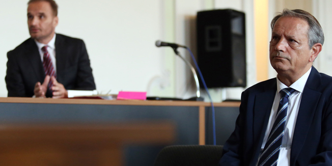 Osijek, 130514.Na Zupanijskom sudu u Osijeku pocelo sudjenje u kojem USKOK tereti bivseg vukovarskog gradonacelnika Zeljka Sabu za podmicivanje dvoje HDZ-ovih vijecnika u Gradskom vijecu Vukovara. Na fotografiji: Zeljko Sabo i odvjetnik Ante Nobilo.Foto: Emica Elvedji / CROPIX