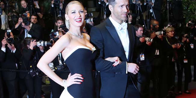 Canadian actor Ryan Reynolds and his wife US actress Blake Lively pose as they arrive for the screening of the film 