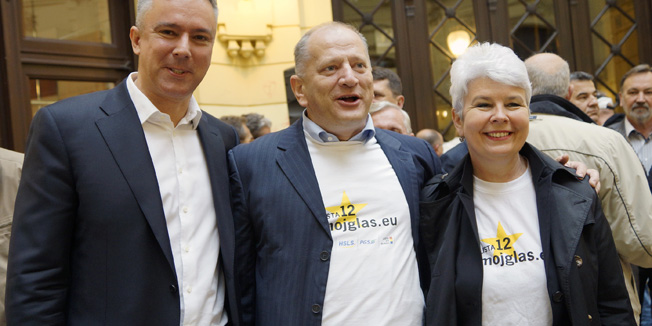 Zagreb, 180514.Oktogon, Trg Petra Preradovica.Ovogodisnji Medjunarodni dan muzeja u Zagrebu obiljezio se osnivanjem jednog novog, Muzeja laznih obecanja. Prikupljene lazi gradjani mogu pogledati od 18. do 23. svibnja u Oktogonu. Otvaranje Muzeja laznih obecanja osmilila je Koalicija Nacionalni forum-HSLS-PGS-RI kao svoju predizbornu kampanju uoci izbora Europski parlament.Na fotografiji: predsjednik HSLS-a Darinko Kosor, nositelj liste Nikica Gabric i Jadranka Kosor.Foto: Marko Todorov / CROPIX