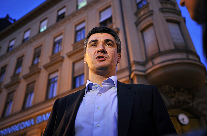 Zagreb, 071008.Prosvjed protiv organiziranog kriminala na Cvjetnom trgu. Povod prosvjedu bilo je ubojstvo Ivane Hodak. Na prosvjedu se pojavio i predsjednik SDP - a Zoran Milanovic.Foto: Marko Miscevic / CROPIX