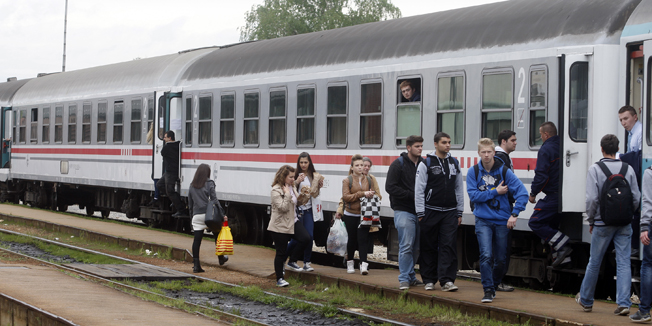 Varazdin, 100414.Ispred zeljeznickog kolodvora u Varazdinu konferenciju za novinare odrzali su predstavnici Sindikata prometnika vlakova vezano uz izmjene voznog reda, te ukidanja pojedinih linija vlakova.Na fotografiji: ilustracija sa zeljeznickog kolodvora Varazdin.Foto: Zeljko Hajdinjak / Cropix