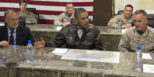 US President Barack Obama attends a military briefing with US Ambassador to Afghanistan James Cunningham and General Joseph Dunfore, Commander of ISAF and US Forces Afghanistan, at Bagram Air Field, north of Kabul, in Afghanistan, May 25, 2014, during a surprise trip to visit US troops prior to the Memorial Day holiday. AFP PHOTO / Saul LOEB