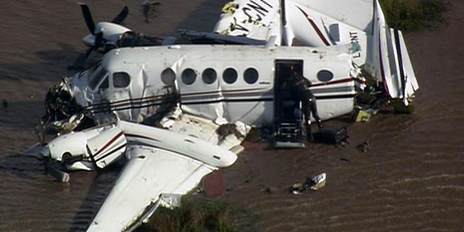 TV grab from C5N Buenos Aires showing an aircraft that crashed in the Rio de la Plata, some 10 km south of Carmelo, in Uruguay on May 27, 2014. Five people died in the accident and the other four, who were injured, were already taken to nearby hospitals.  AFP PHOTO / C5N BUENOS AIRES    ARGENTINA OUT    RESTRICTED TO EDITORIAL USE  MANDATORY CREDIT 