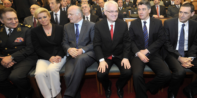 Zagreb, 310314.Sabor RH. Premijer Zoran Milanovic, predsjednik Sabora Josip Leko te predsjednik RH Ivo Josipovic, uz brojne uglednike, nazocili su svecanom obiljezavanju 5.obljetnice clanstva RH u Nato savezu.Na fotografiji: Drago Lovric, Kolinda Grabar Kitarovic, Josip Leko, Ivo Josipovic, Zoran Milanovic, Ante Kotromanovic i Jean-paul Palomeros.Foto: Bruno Konjevic / CROPIX