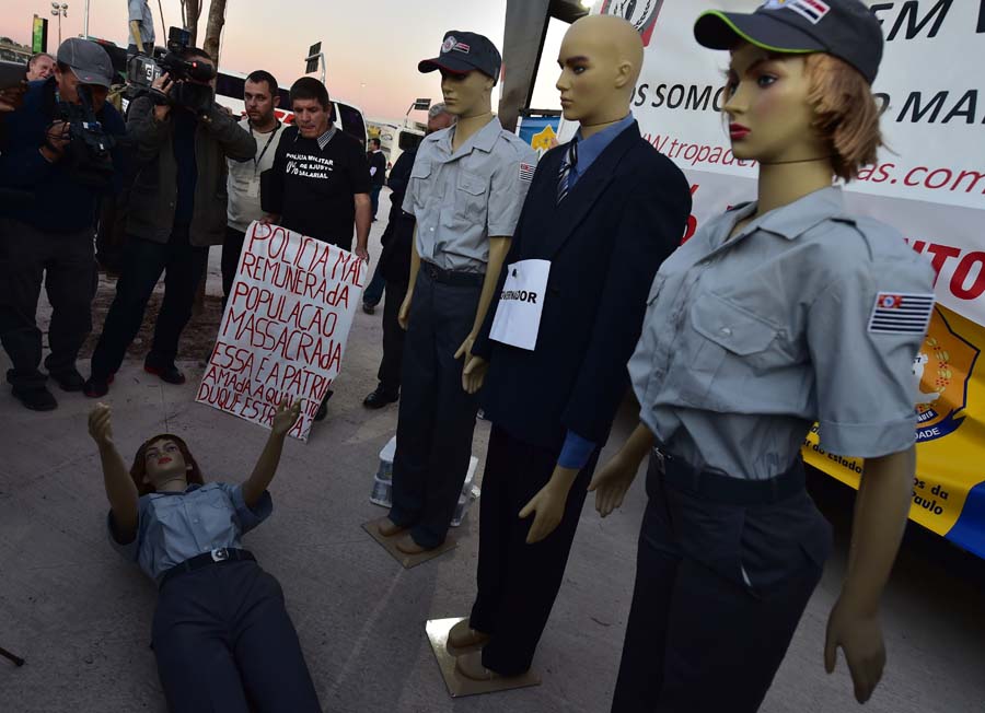 Militarized Police members hold a protest to demand better salaries and against the upcoming FIFA World Cup Brazil 2014, in front of Arena Corinthians Stadium in Sao Paulo, Brazil  on June 4, 2014.   AFP PHOTO / NELSON ALMEIDA