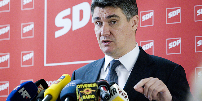 Zagreb, 020414.Sjediste stranke SDP, Iblerov trg.Zoran Milanovic sazvao je konferenciju za novinare na kojoj je odgovarao na pitanja vezano za privodjenje sisacko-moslavacke zupanice Marine Lovric Mercel.Foto: Tomislav Kristo / CROPIX