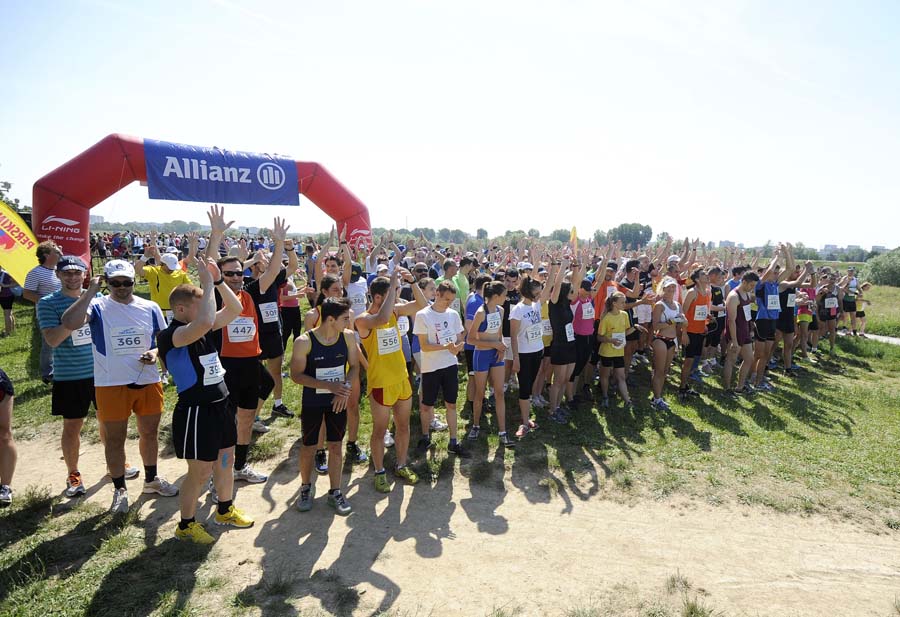 Zagreb, 070614.Savski nasip kod Bocarskog doma.Volim trcanje - obiteljska utrka u organizaciji udruge Aktivan zivot.Na fotografiji: start utrke za odrasle.Foto: Damir Krajac / CROPIX