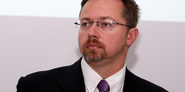 Zagreb, 190514.HZZO, Margaretska ulica.U povodu obiljezavanja Dana Hrvatskog zavoda za zdravstveno osiguranje (HZZO) ta je ustanova prvi put dodijelila priznanja ugovornim partnerima, provoditeljima u pojedinim djelatnostima. Predstavljeno je i godisnje izvjesce HZZO-a za 2013.Na fotografiji: ravnatelj HZZO-a Sinisa Varga.Foto: Davor Pongracic / CROPIX