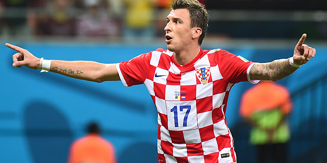 Croatia's forward Mario Mandzukic gestures to the crowd as he celebrates after scoring during the Group A football match between Cameroon and Croatia at The Amazonia Arena in Manaus on June 18, 2014, during the 2014 FIFA World Cup.  AFP PHOTO / RAPHAEL ALVES