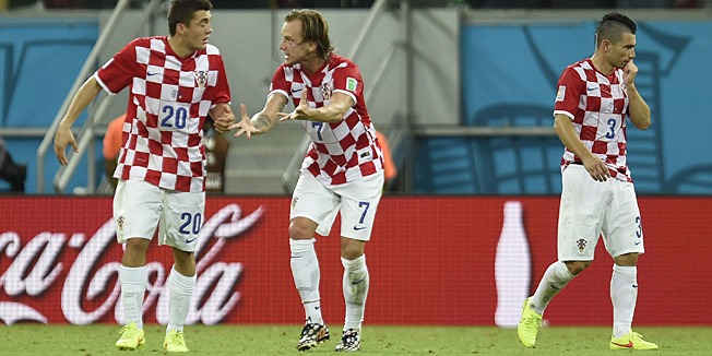 Recife, Brazil, 230614.Arena Pernambuco.20. Svjetsko nogometno prvenstvo u Brazilu 2014. Utakmica 3. kola skupine A izmedju Hrvatske i Meksika.Na fotografiji: Mateo Kovacic, Ivan Rakitic i Danijel Pranjic.Foto: Tom Dubravec / CROPIX