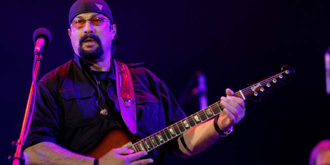 Beograd, Srbija, 240614.Poznati glumac Steven Seagal, koji se niz godina uz glumu bavi i glazbom, nastupio je u Sava centru sa svojim blues bendom.Foto: CROPIX