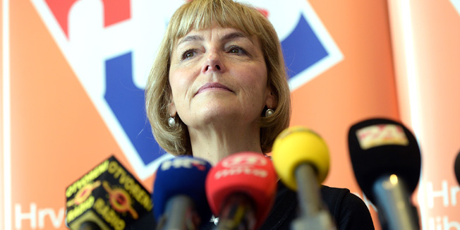 Zagreb, 191013.Hotel Hilton.Vukovarska.Press konferencija HNS-a liberalnih demokrata koja se odrzala uoci sjednice sredisnjeg odbora HNS-a. Sudionici su govorili o aktualnim pitanjima u politici. Na fotografiji: Vesna Pusic.Foto: Goran Mehkek / CROPIX