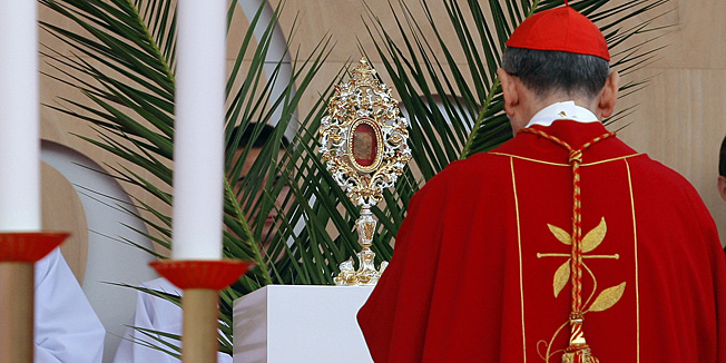 Pula, 280913. Beatifikacija, svecani obred proglasenja blazenim Sluge Bozjega Miroslava Bulesica, odrzava se danas u pulskoj Areni. Istarski svecenik umro je mucenickom smrcu 24. kolovoza 1947. Na beatifikaciji okupilo se oko 7000. Foto: Goran Sebelic / CROPIX                              