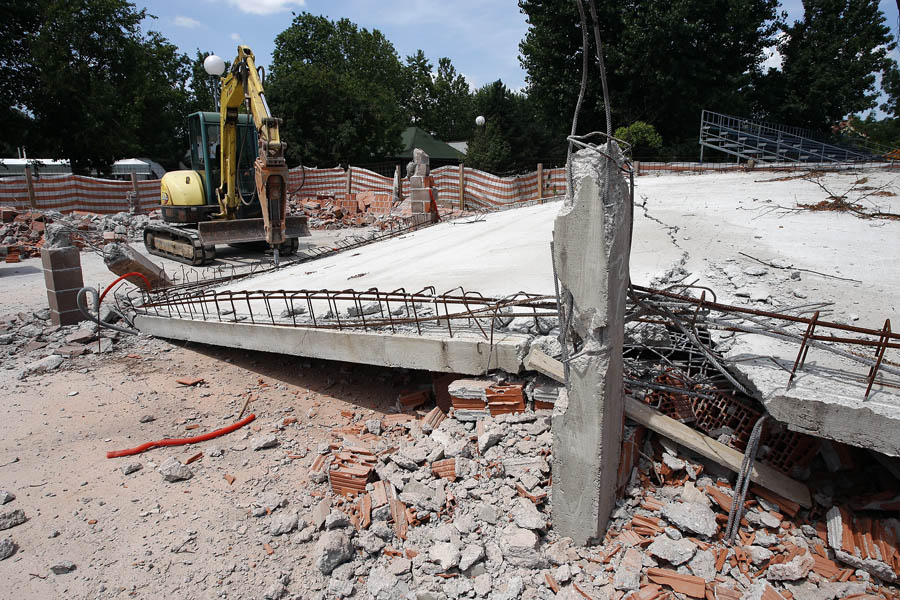 Zagreb, 040713.Jarun.Gradjevinska inspekcija zbog nepravilnosti u gradnji rusi kafic Macao vlasnika Vlade i Vasilija Mugose.Foto: Davor Pongracic / CROPIX