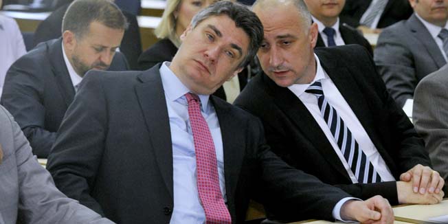 Zagreb, 210415.U organizaciji Vlade RH odrzana je konferencija na temu Poslovanje, restukturiranje i investicije trgovackih drustava u drzavnom portfelju. Na fotografiji: Tihomir Jakovina, Zoran Milanovic i Ivan Vrdoljak.Foto: Srdjan Vrancic / CROPIX